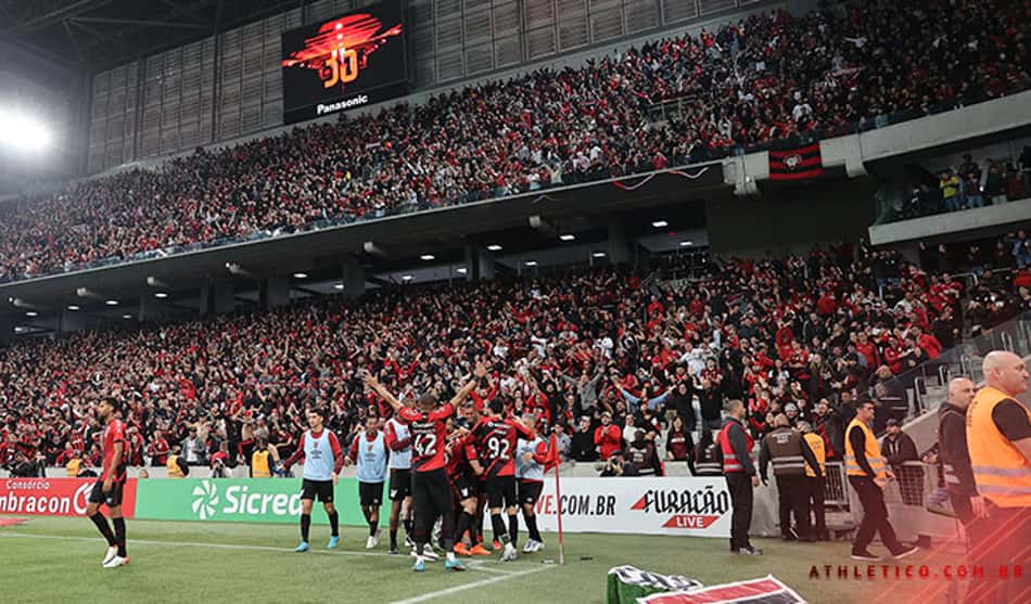 Pela segunda vez seguida, Athletico precisa buscar classificação nos minutos finais