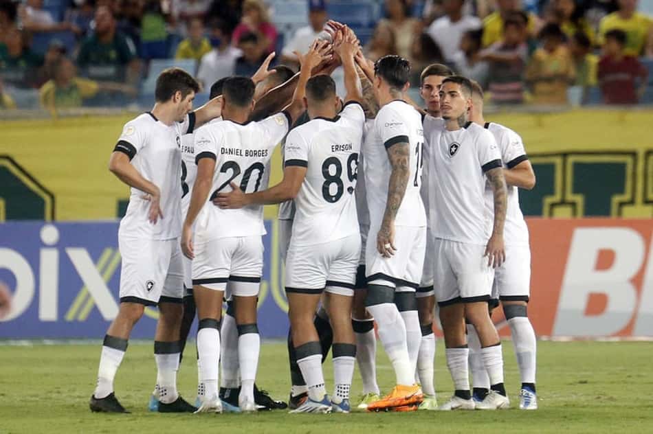 Distribuição tática, concentração e poderio ofensivo: veja o que observar no Botafogo contra o América-MG