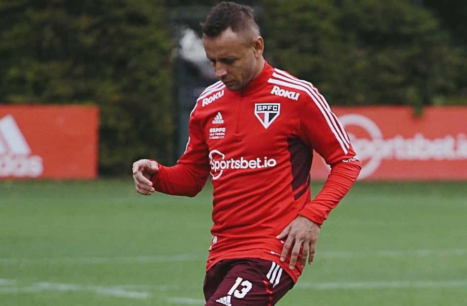 Rafinha tem lesão detectada e será desfalque em decisão do São Paulo na Copa Sul-Americana