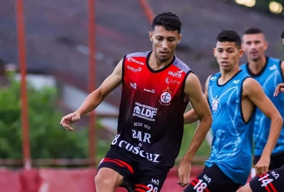 Jogador de futebol morre aos 22 anos vítima de leucemia