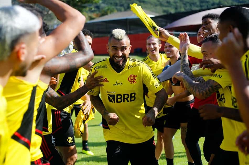 Vidal treina com o time principal no Flamengo pela primeira vez; veja imagens