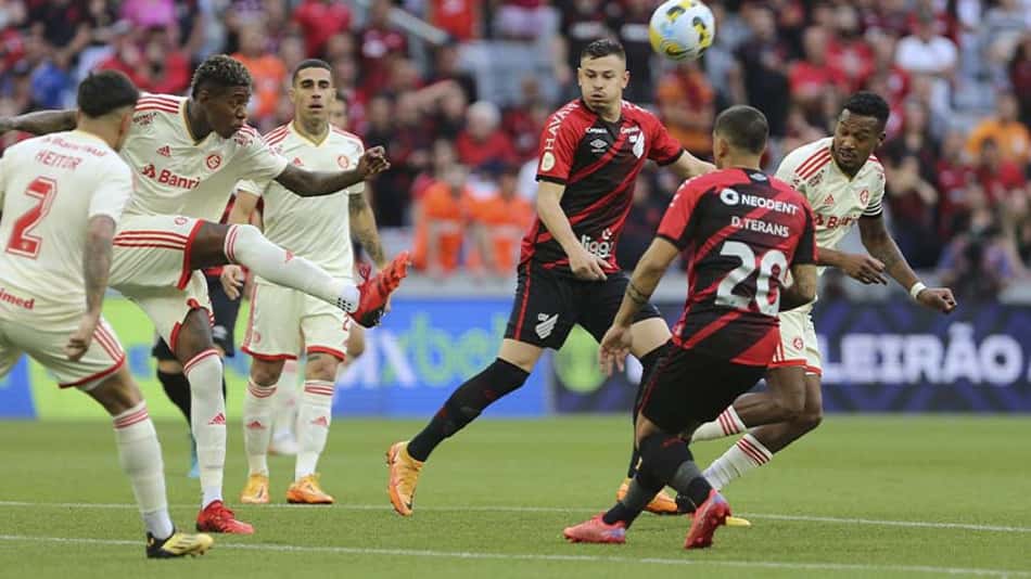 VÍDEO: os melhores momentos do empate entre Athletico e Internacional pelo Brasileirão