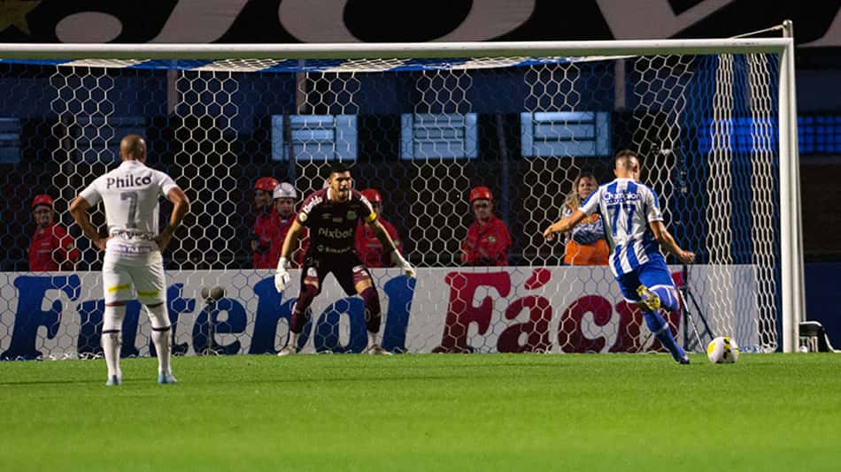 VÍDEO: veja os melhores momentos da vitória do Avaí sobre o Santos pelo Brasileirão