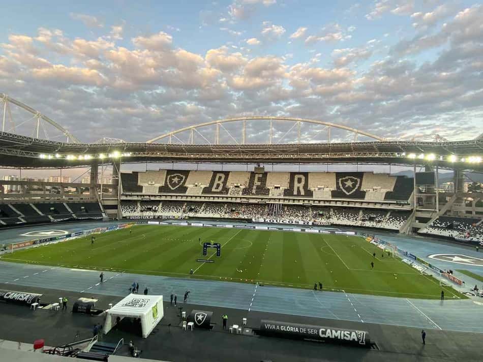 Torcida do Botafogo tem clima de descontração no pré-jogo contra o Atlético-MG pela Série A