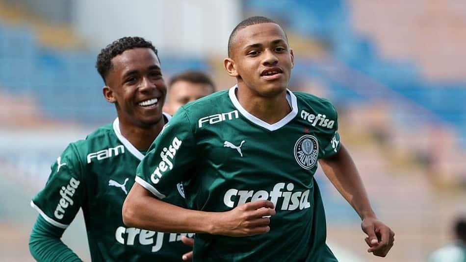 Com dois gols de Jhon Jhon, Palmeiras bate o Botafogo e assume a liderança do Brasileirão sub-20