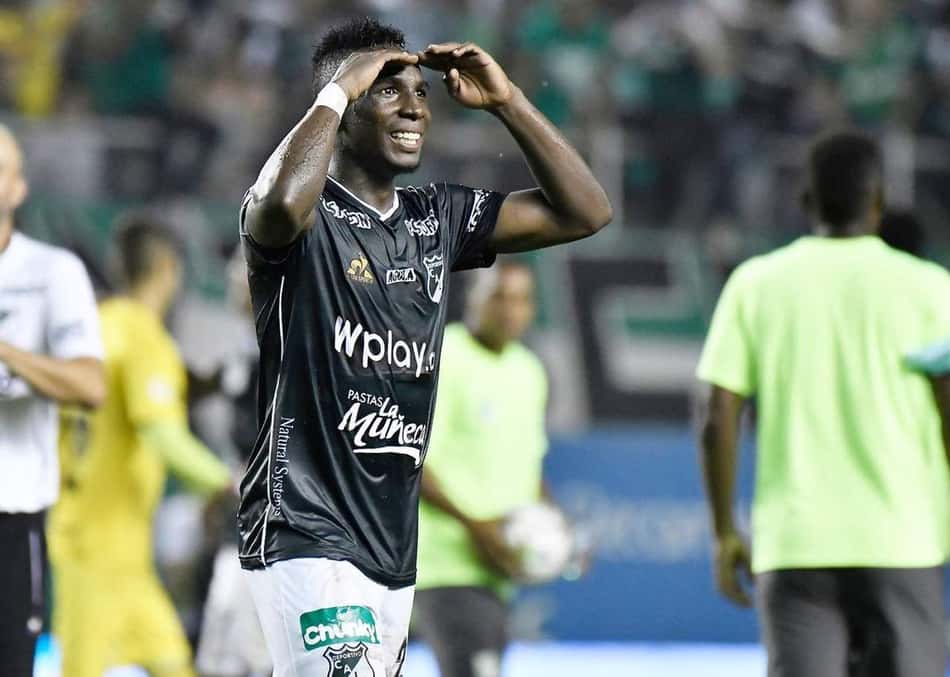 Corinthians coloca Velasco em 'stand by', mas mantém outros reforços na mira
