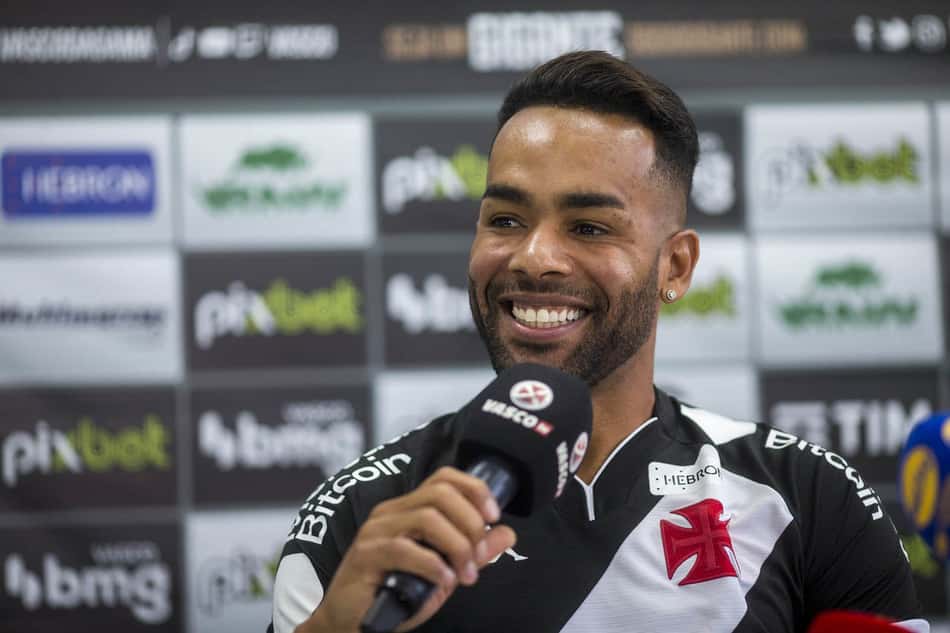 Alex Teixeira é apresentado em retorno ao Vasco: 'Eu me sinto um garoto de 20 anos'