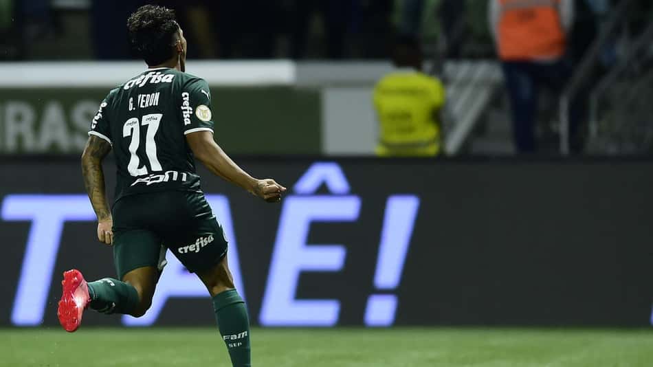 Com gol de Veron, Palmeiras bate o Cuiabá e recupera a liderança do Brasileirão