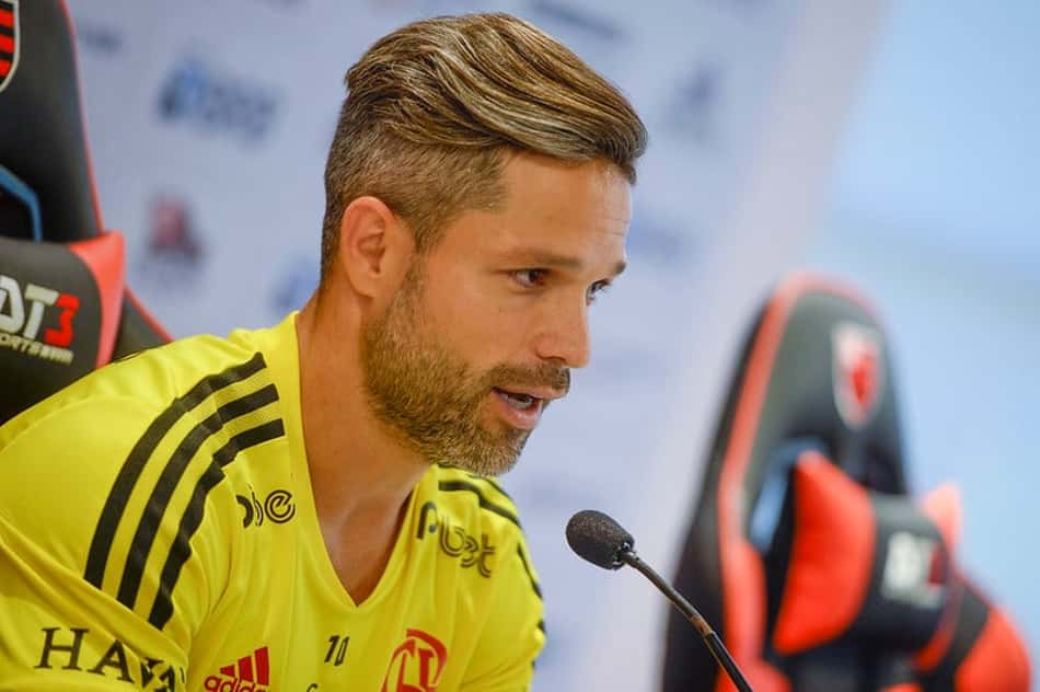 Diego Ribas exalta trajetória no Flamengo e faz apelo à torcida: 'Vamos aplaudir mais'