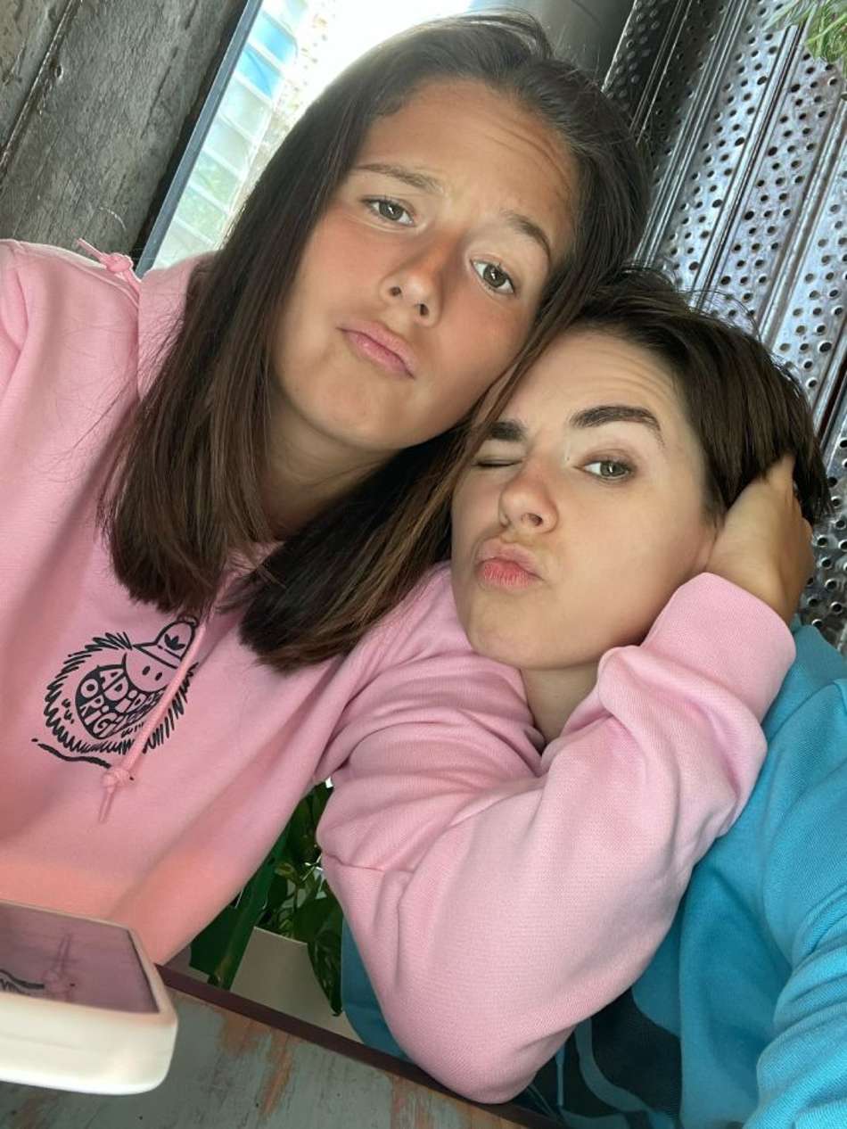 Kasatkina assume namorada e fala em retrocesso social na Rússia