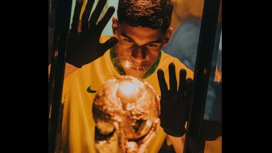 Luva de Pedreiro marca presença na sede da CBF e afirma: 'Eu sei que o hexa vem'