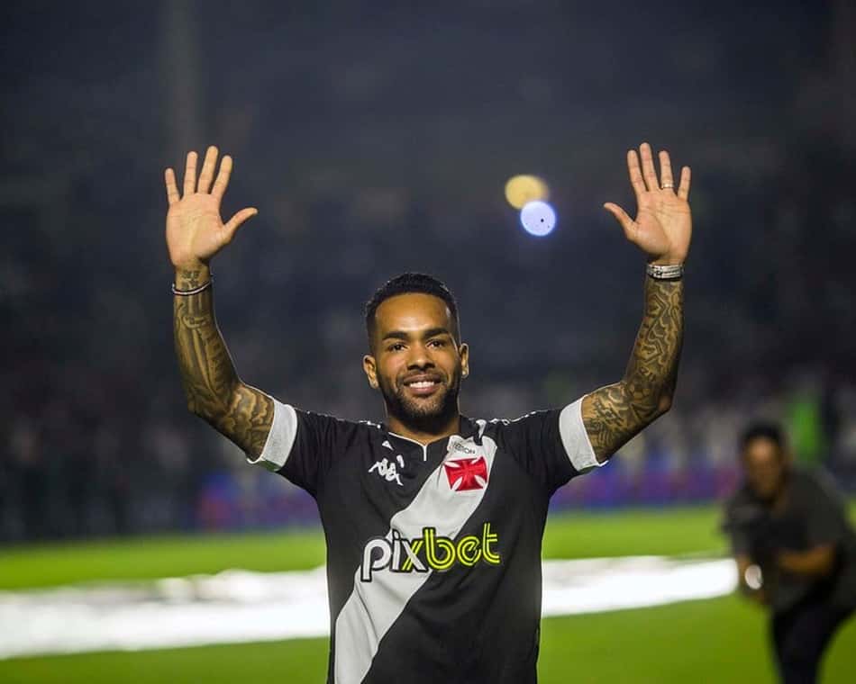 Alex Teixeira é apresentado à torcida do Vasco e promete empenho em campo: 'Lutar por vocês'