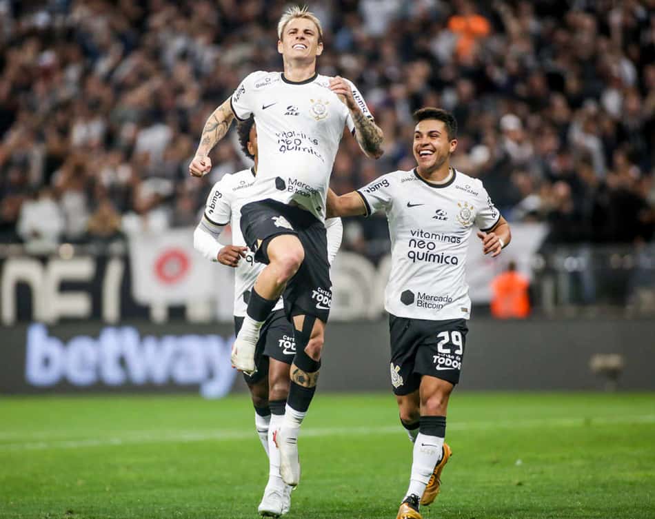 Artilheiro do Corinthians no ano, Róger Guedes volta a marcar na Arena após três meses