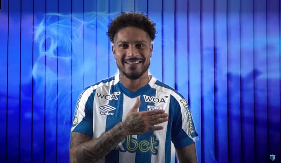 Paolo Guerrero é oficializado como novo atacante do Avaí