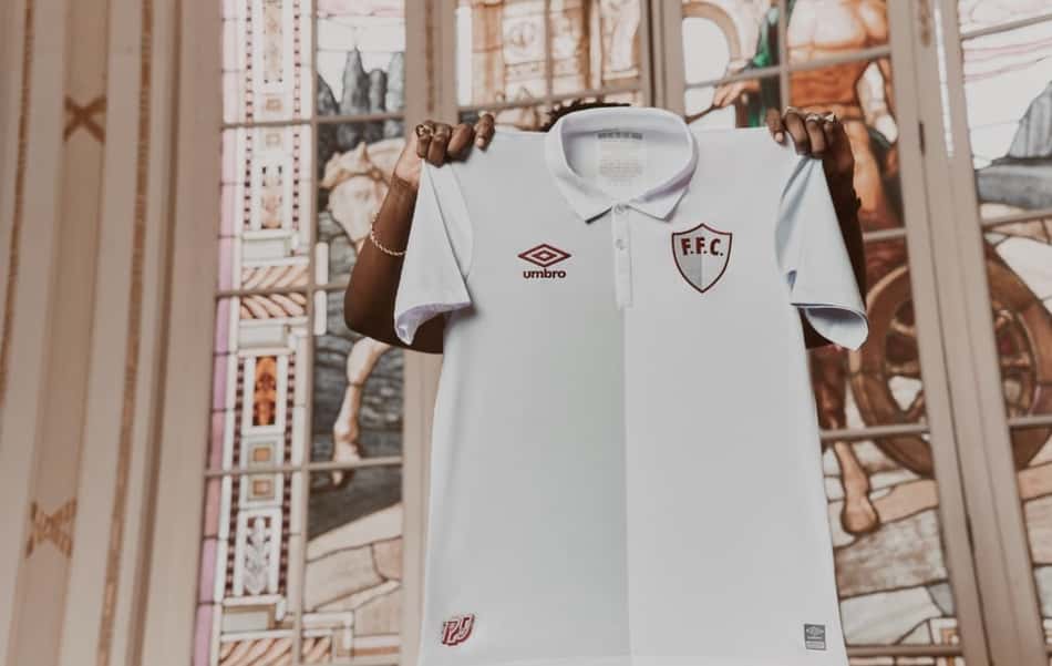 Umbro lança camisa comemorativa pelos 120 anos do Fluminense
