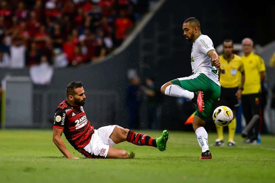 Thiago Maia recebe terceiro cartão amarelo e desfalca Flamengo contra Avaí pelo Brasileirão