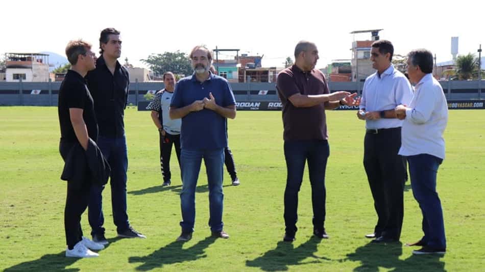 Futuro diretor do Vasco, Paulo Bracks visita CT Moacyr Barbosa