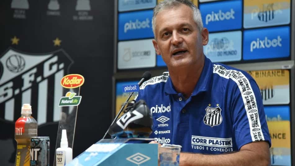 Lisca reforça ao elenco do Santos ter a confiança do presidente Rueda