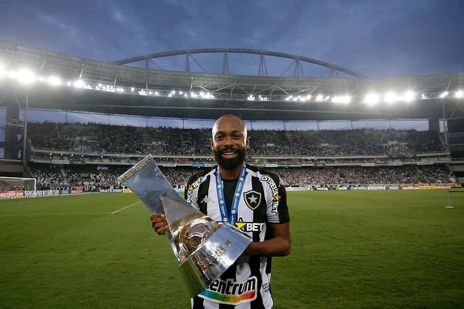 Do protagonismo em título à perda de espaço: a saga de Chay no Botafogo