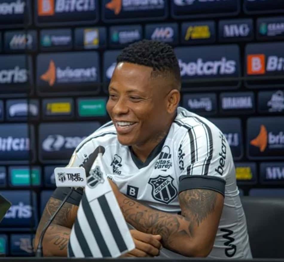 Jhon Vásquez é apresentado como novo reforço do Ceará