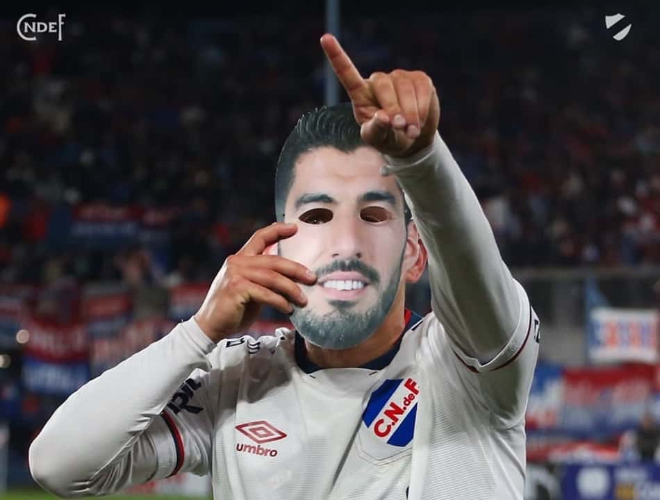 Empolgou? Atacante do Nacional comemora gol com a máscara de Luis Suárez