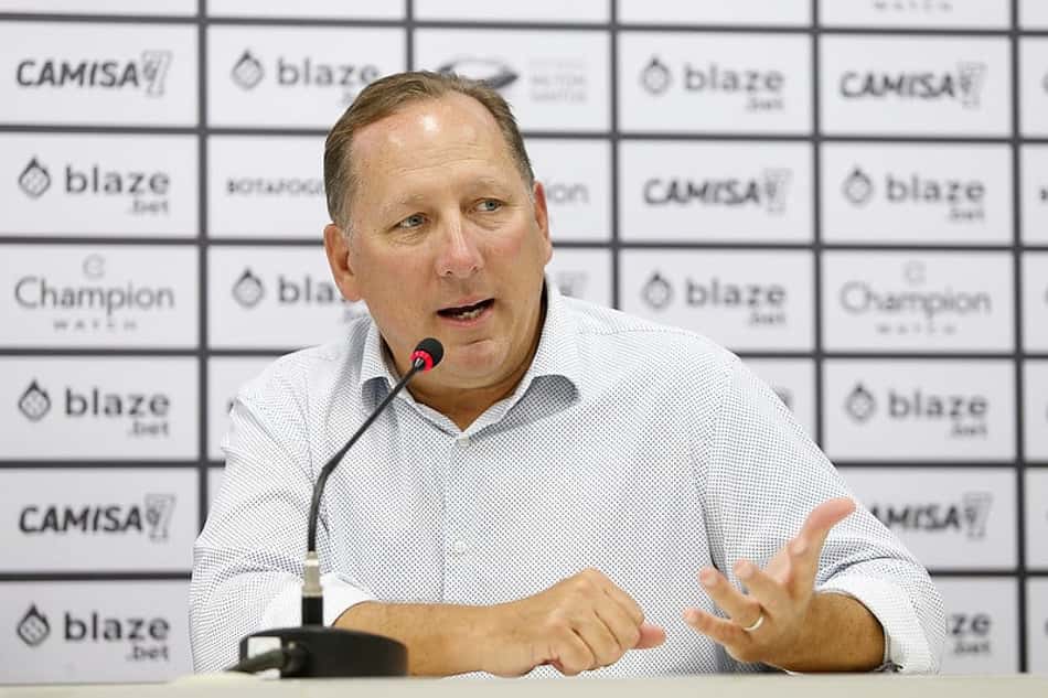 John Textor, dono do Botafogo, revela fundação de novo clube nos Emirados Árabes
