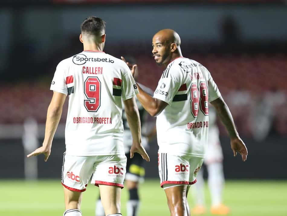 VÍDEO: Duelo de seis gols! Os melhores momentos do empate entre São Paulo e Goiás