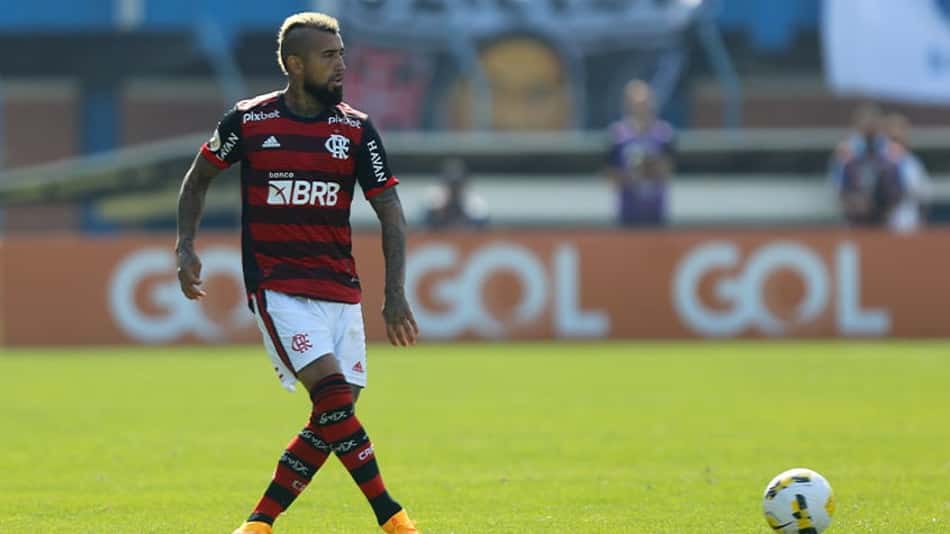 Vidal destaca dificuldade e vibra com estreia pelo Flamengo: 'É maravilhoso estar com essa camisa'