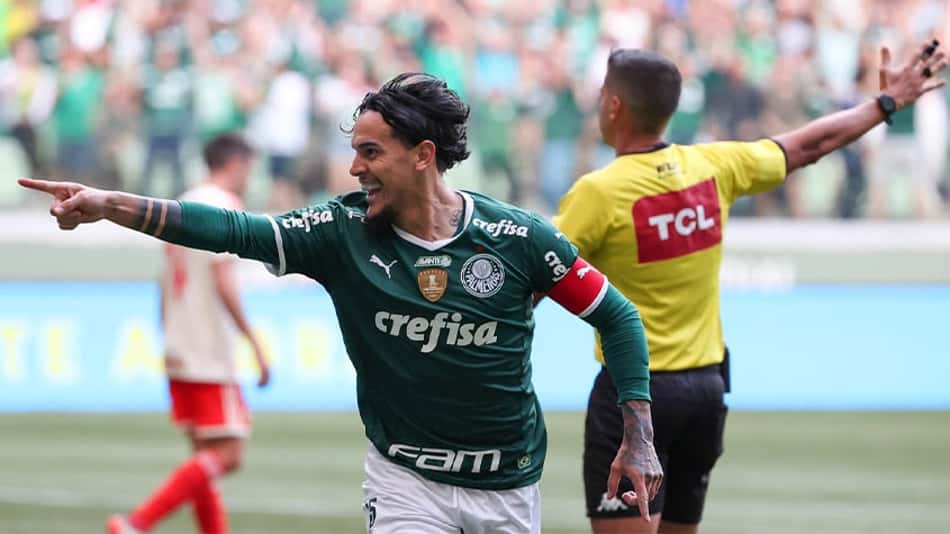 'Cria da Academia' brilha no fim, Palmeiras vence o Inter e fecha turno do Brasileiro na liderança