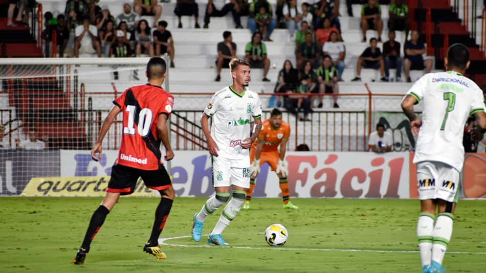 Com vitória sobre o Atlético-GO, América-MG deixa a zona de rebaixamento