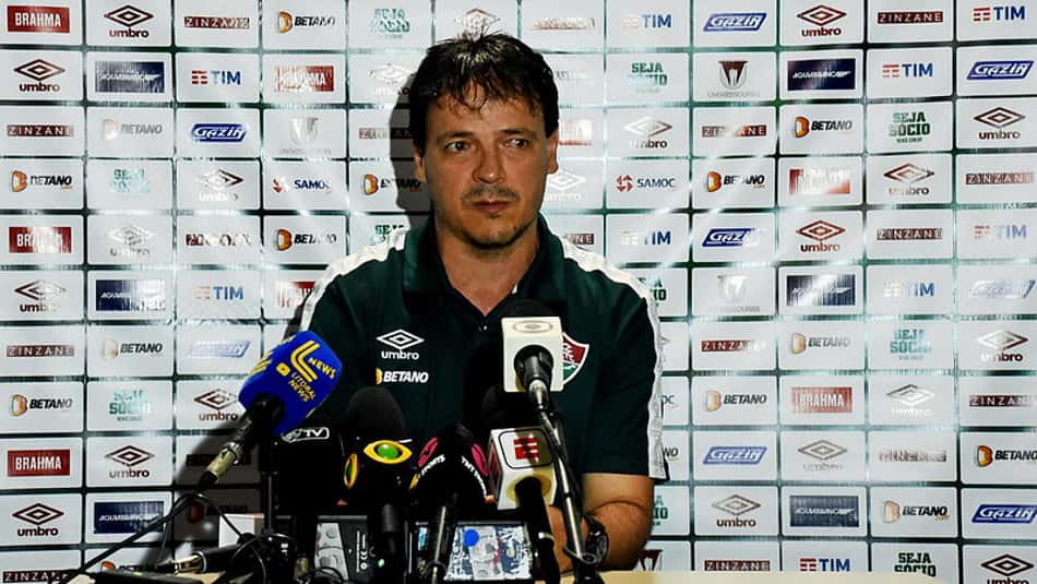 Apesar de vitória, Diniz lamenta perda de intensidade do Fluminense e suspensão: 'Espero não fazer falta'