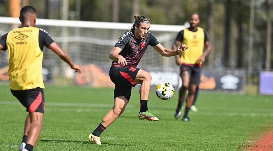 Trabalho no Athletico é retomado pensando em jogo da Copa do Brasil contra o Flamengo