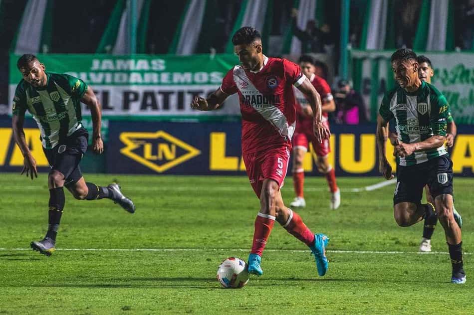 Bastidores para contratar Fausto Vera tiveram pechincha do Corinthians e papo olho no olho