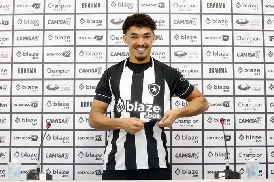 Adryelson explica escolha pelo Botafogo e recusa por outros clubes: 'O projeto é muito bom'