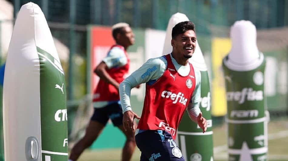 Após gol da vitória, Gabriel Menino revela brincadeiras do elenco do Palmeiras: 'Falam que foi sem querer'