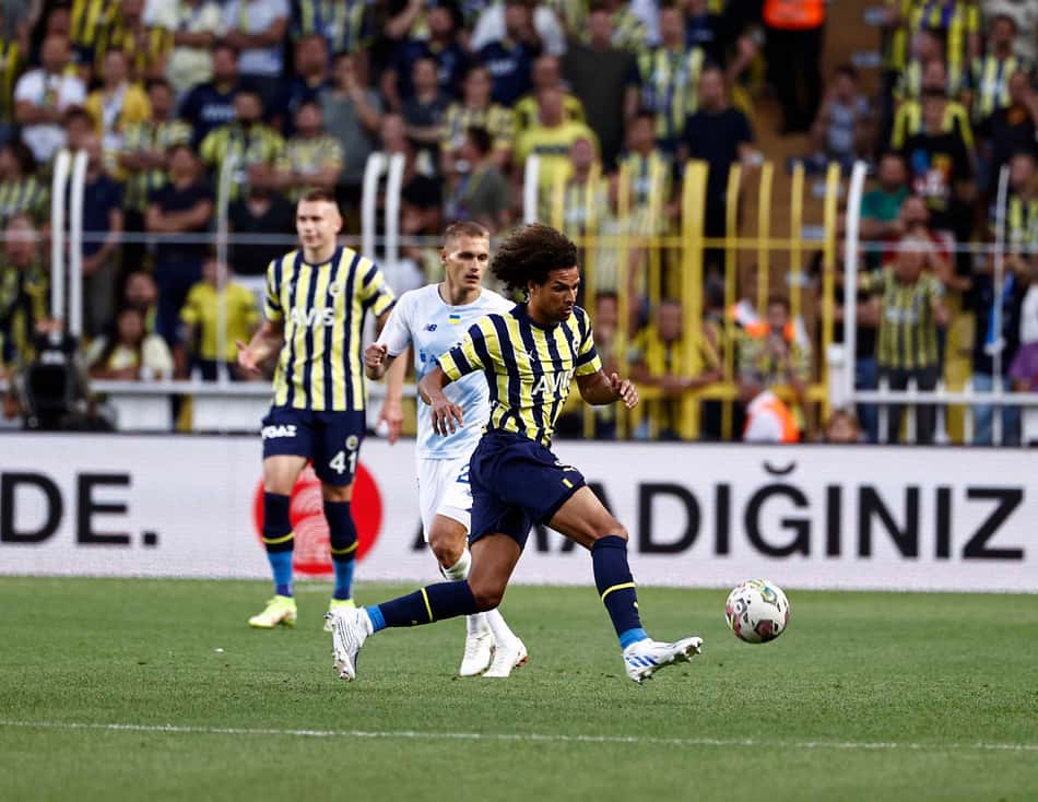 Willian Arão falha, e Fenerbahçe de Jorge Jesus cai na fase prévia da Champions League