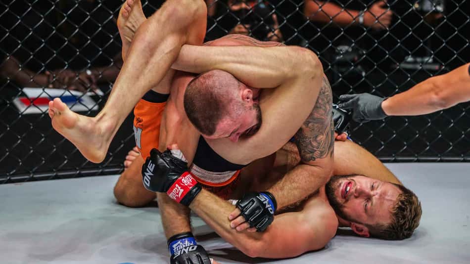 'RedeTV! Extreme Fighting' exibe disputa de cinturão entre De Ridder e Bigdash