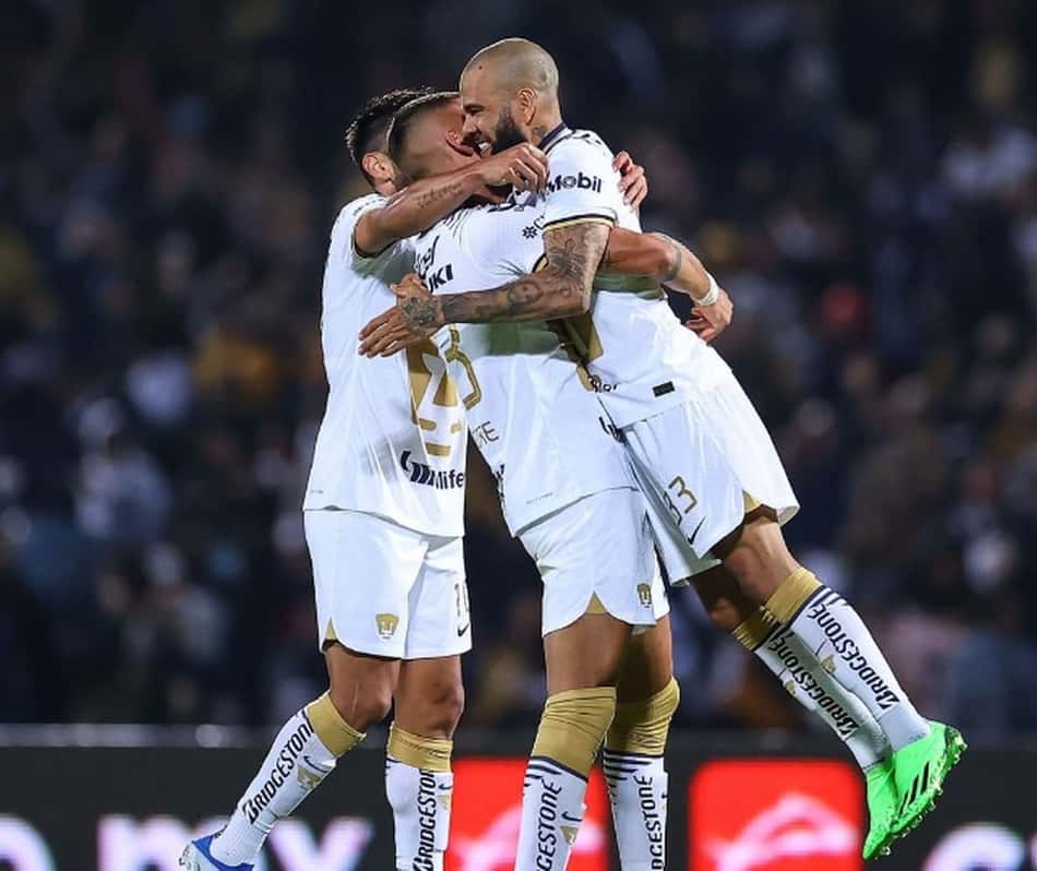 Daniel Alves estreia com assistência em empate do Pumas no México