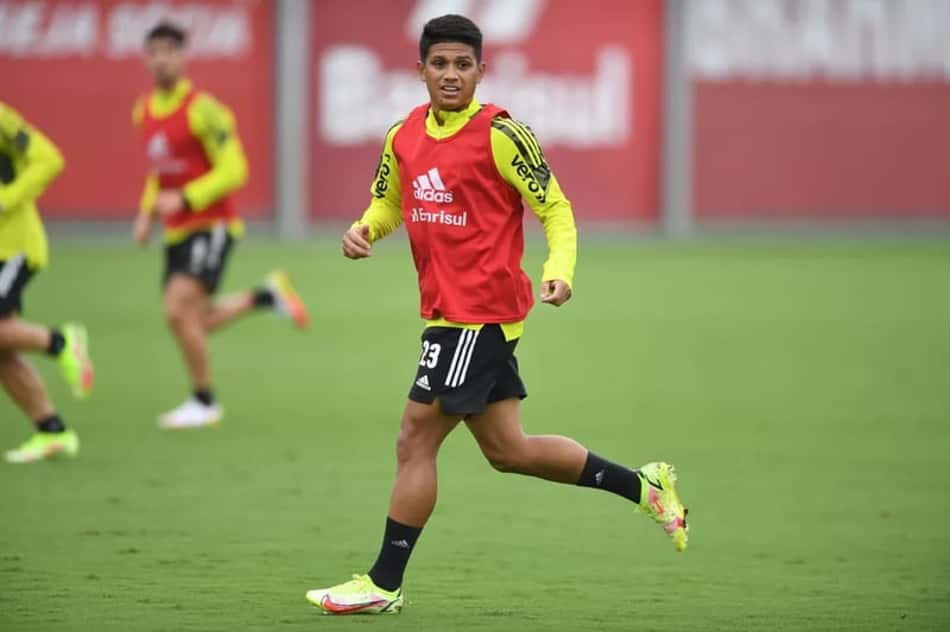 Barcelona cancela operação e Vasco não vai mais contratar Gustavo Maia