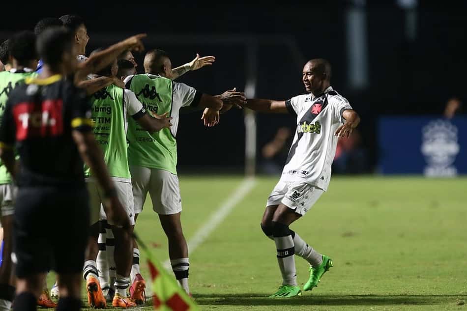 Vasco encaminha a compra de Eguinaldo junto ao Artsul