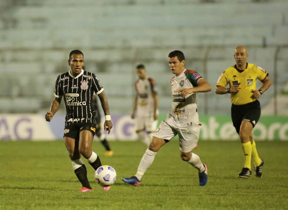 Árbitro da partida contra o Botafogo nunca apitou uma vitória do Corinthians na Arena