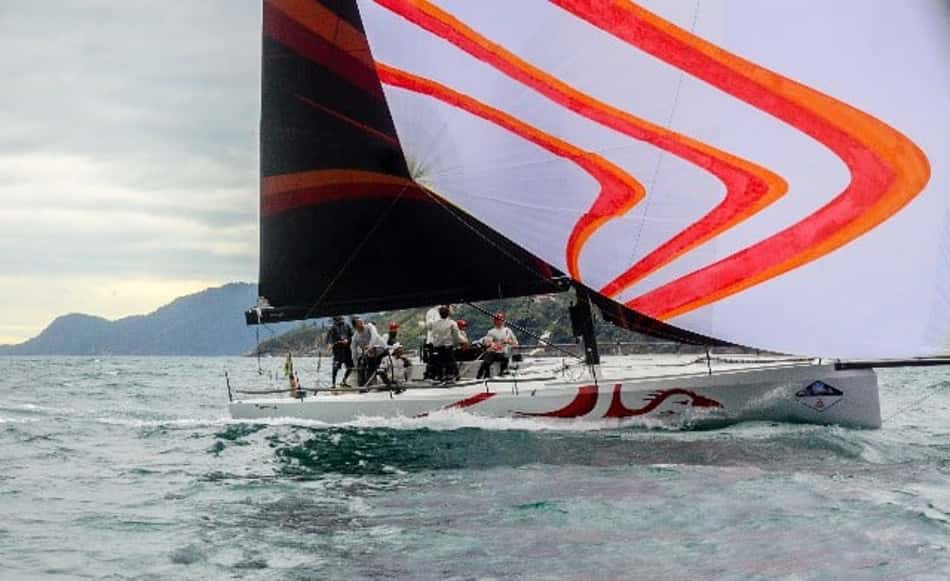 Phoenix vence regata de percurso e briga pelo título contra o Crioula no último dia da 49ª Semana de Vela de Ilhabela