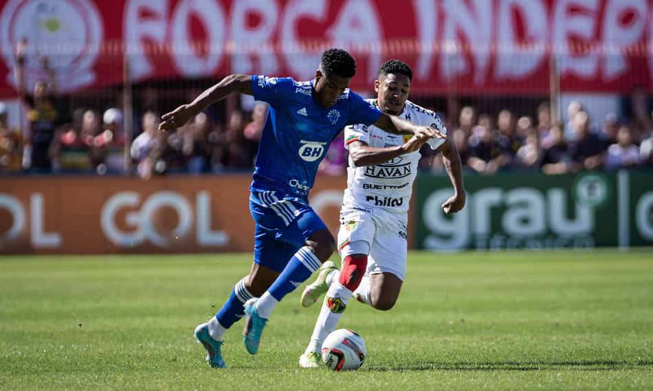 Com VAR protagonista no final, Cruzeiro e Brusque empatam sem gols pela Série B