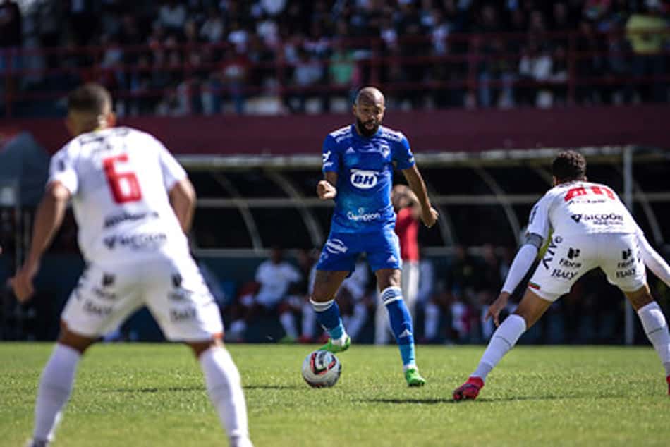 Chay estreia e diz que empate foi bom resultado para o Cruzeiro