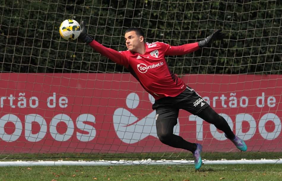 Com Felipe Alves, São Paulo encerra preparação e viaja para enfrentar o Athletico-PR; veja provável escalação