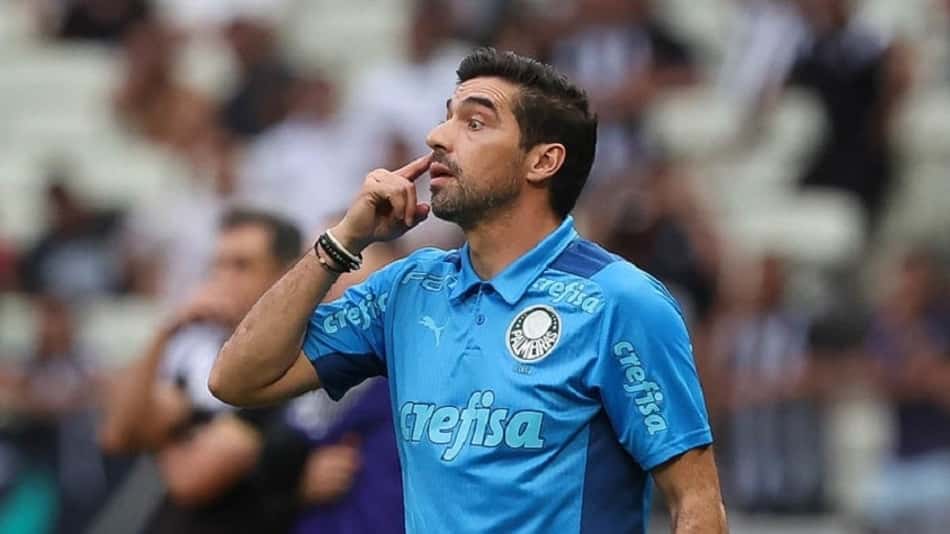 Abel Ferreira lamenta atuação da arbitragem em vitória do Palmeiras: 'Coisas que me tiram do sério'