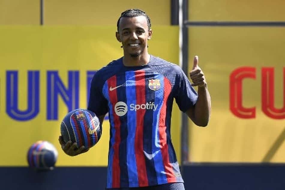 Após disputa com Chelsea, Koundé é apresentado no Barcelona