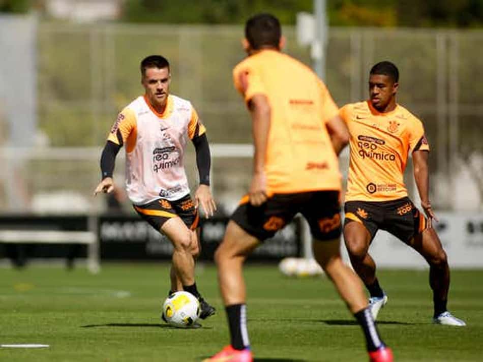 Corinthians quer aliviar a folha salarial com atletas em fim de contrato e fora dos planos