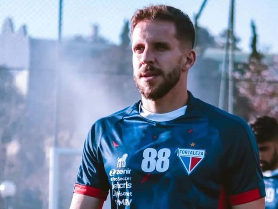 Ganhando espaço desde chegada no Fortaleza, Lucas Sasha avalia embate contra o Fluminense