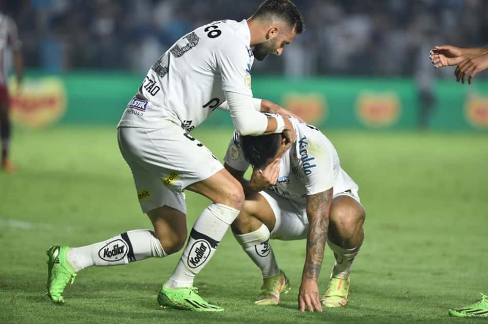 VÍDEO: Marcos Leonardo explica emoção após o gol pelo Santos: 'Perdi minha sogra'